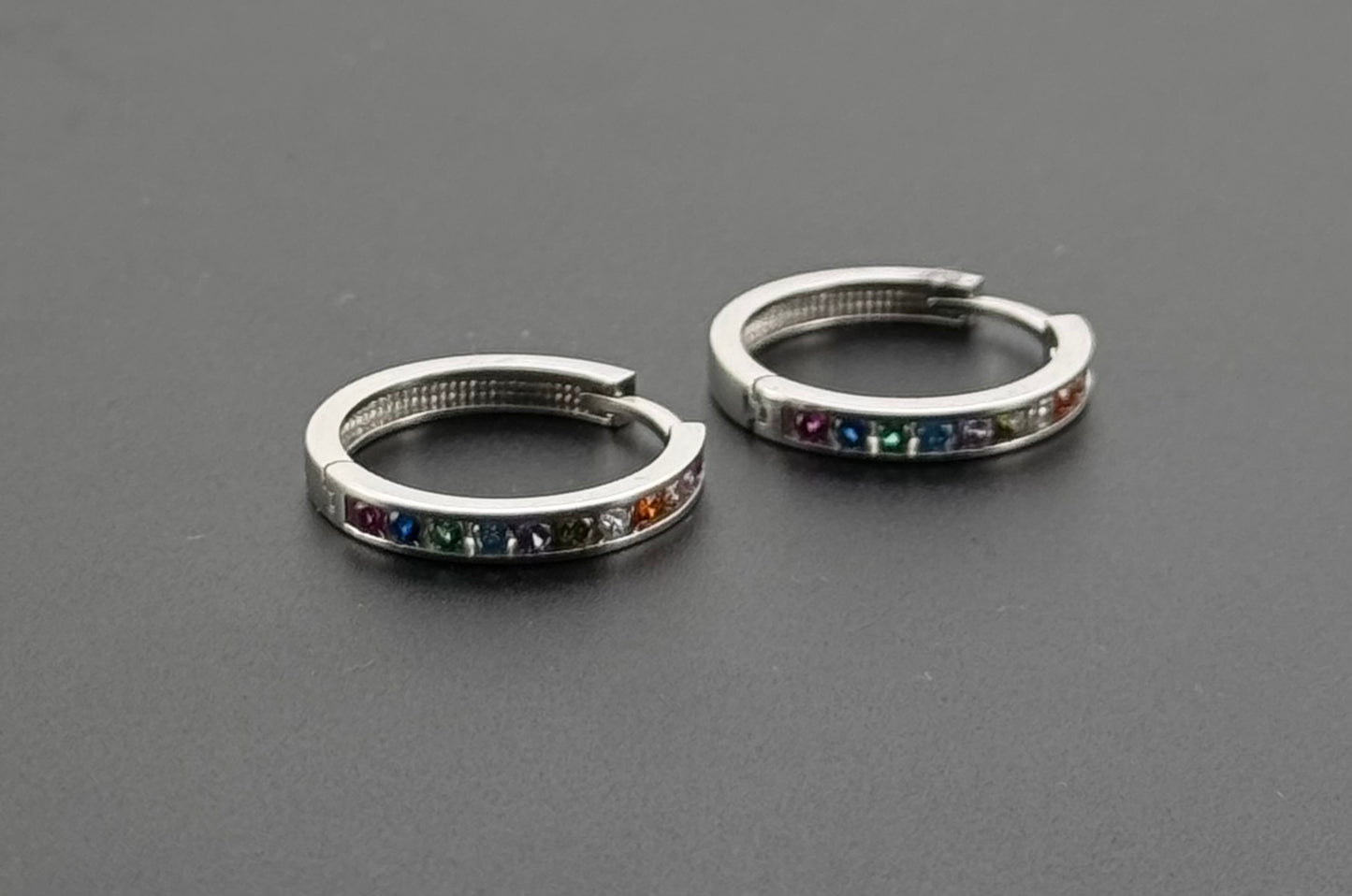 10K Solid Gold Simple Ladies Hoops E698