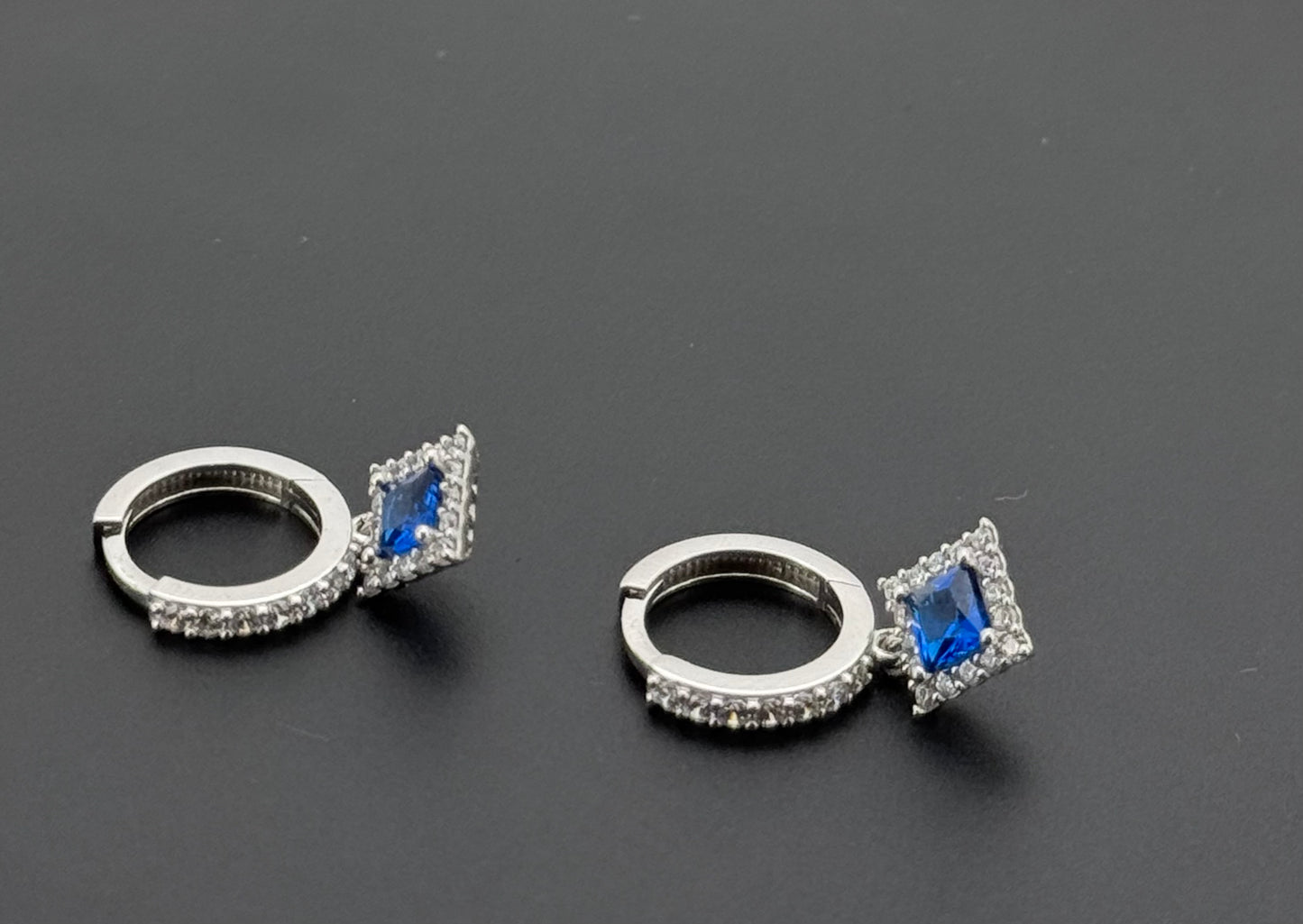 10K Solid Gold Simple Ladies Hoops E726