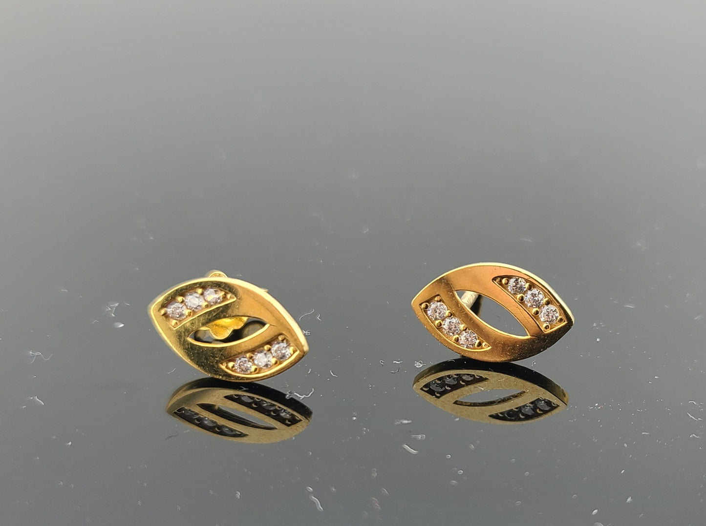 22K Solid Gold Children Studs ES1656