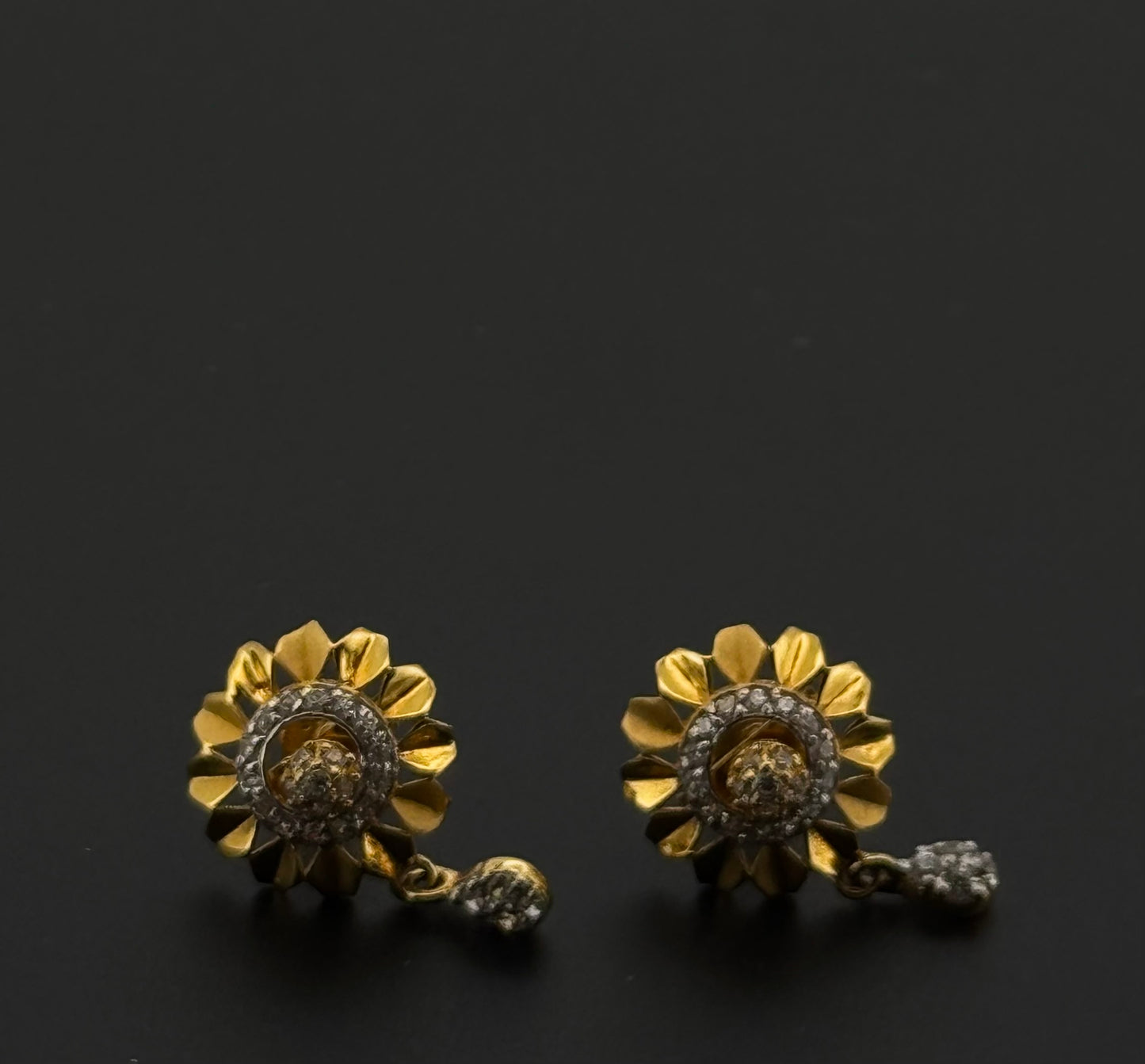 22K Solid Gold Fancy Studs ES457