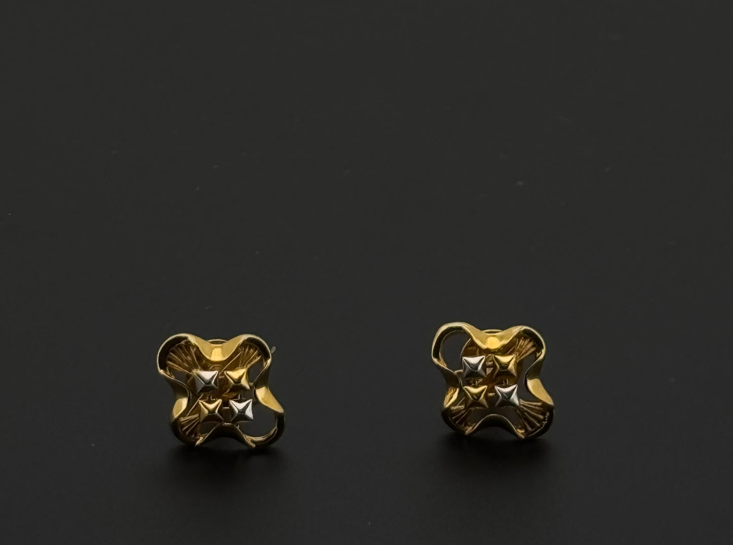 22K Solid Gold Fancy Studs ES458