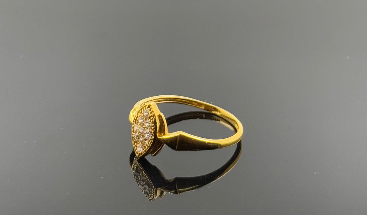 22k Solid Gold Ladies Simple Ring GR1560