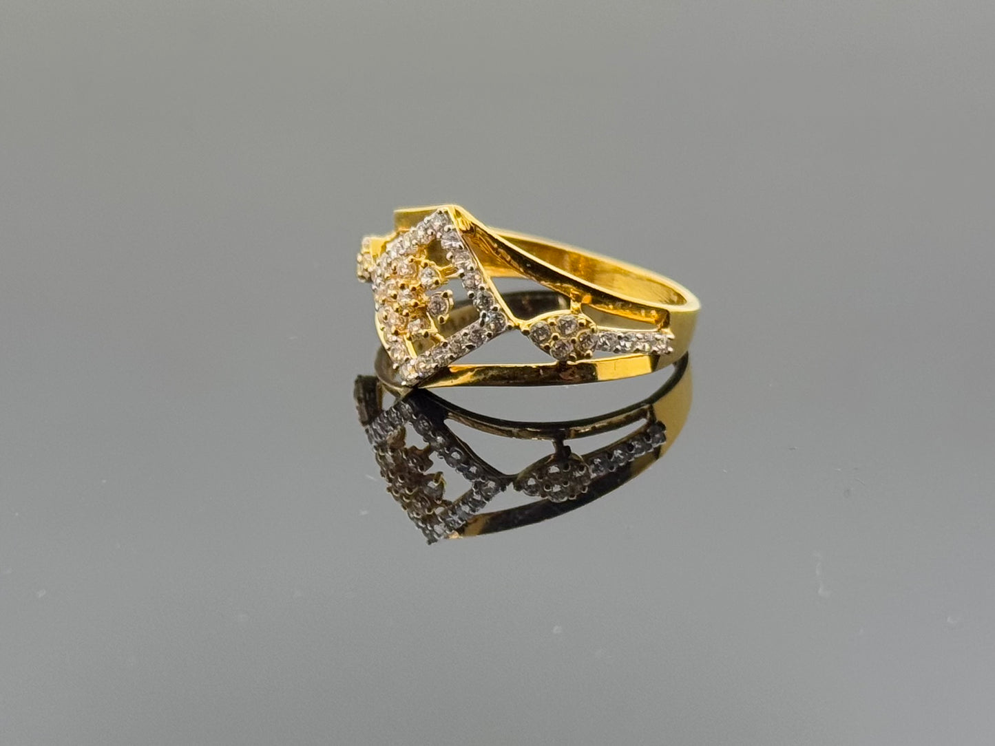 22k Solid Gold Ladies Simple Ring GR1567
