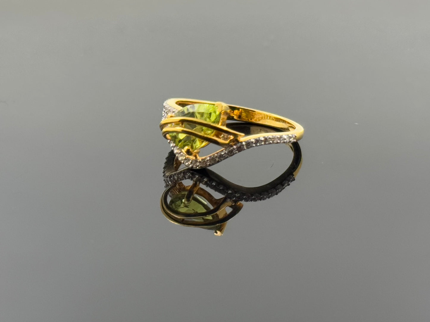 22k Solid Gold Ladies Simple Ring GR1609