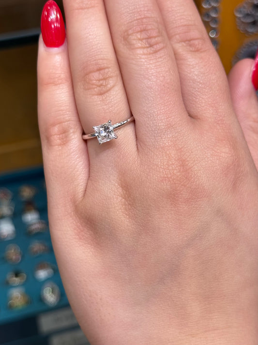 Elegant Cultured Diamond Ring LR9