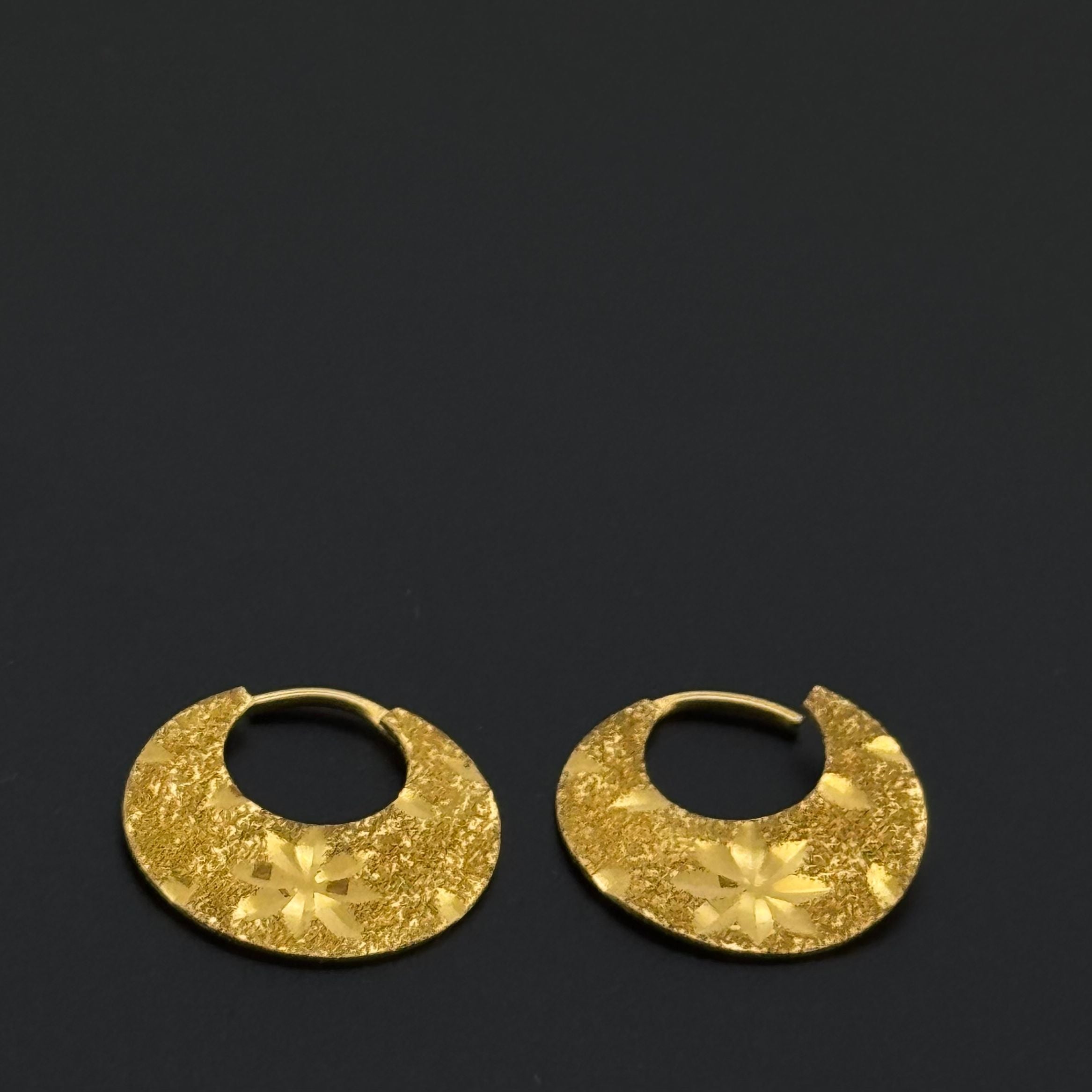 Me19 22K Classic Diamond Cut Hoop Earrings ME19 – Royal Dubai Jewellers