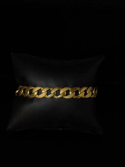 22K Elegant Men Curb  Bracelet MMB21