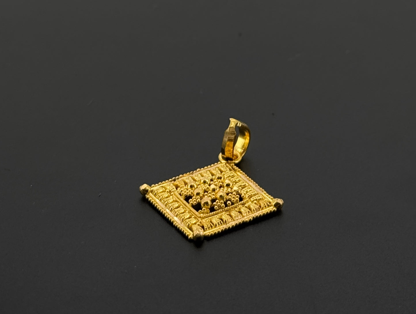 22K Solid Gold Fancy Pendants P872