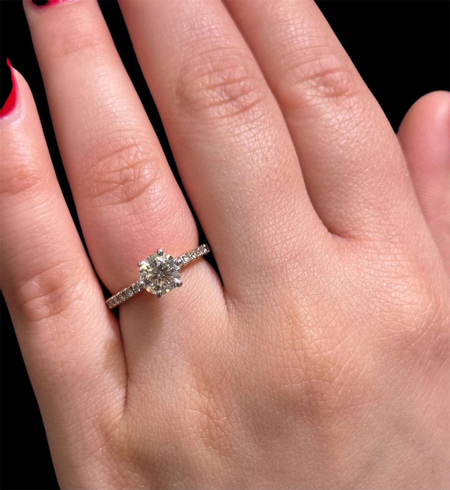 Natural Round Cut Diamond Ring DR429