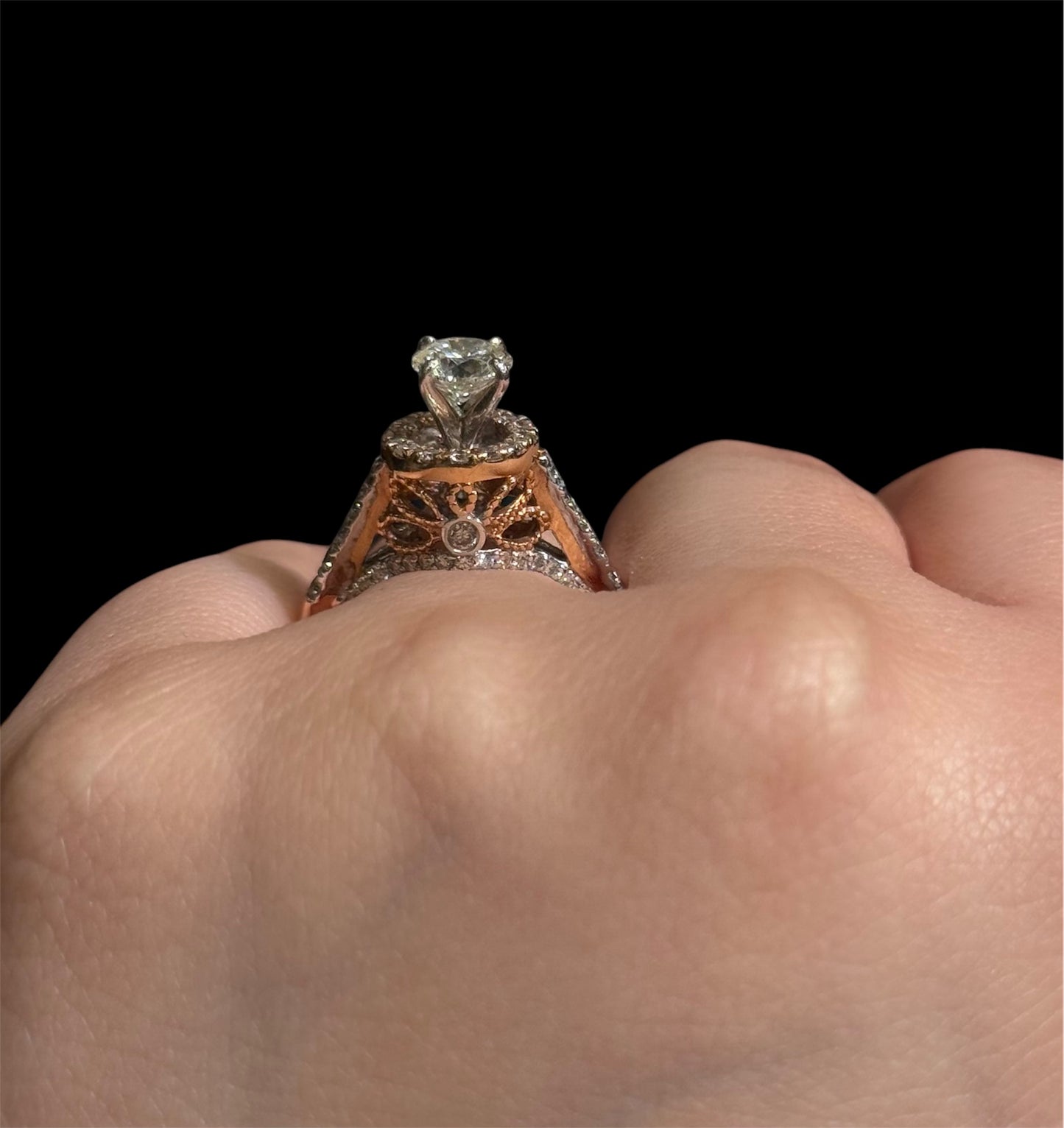 Natural Round Cut Diamond Ring DR431