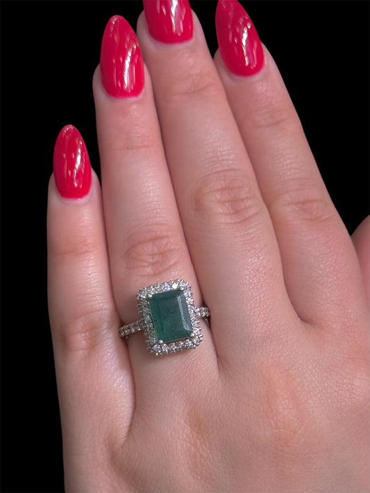 Natural Diamond Ring with Emerald DR126