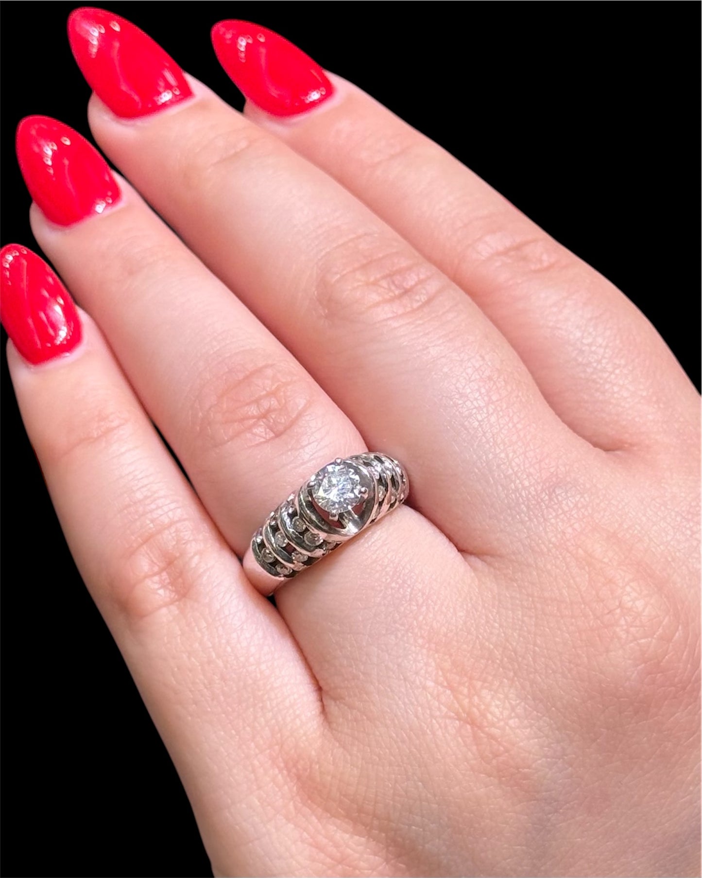 Natural Round Cut Diamond Ring DR60