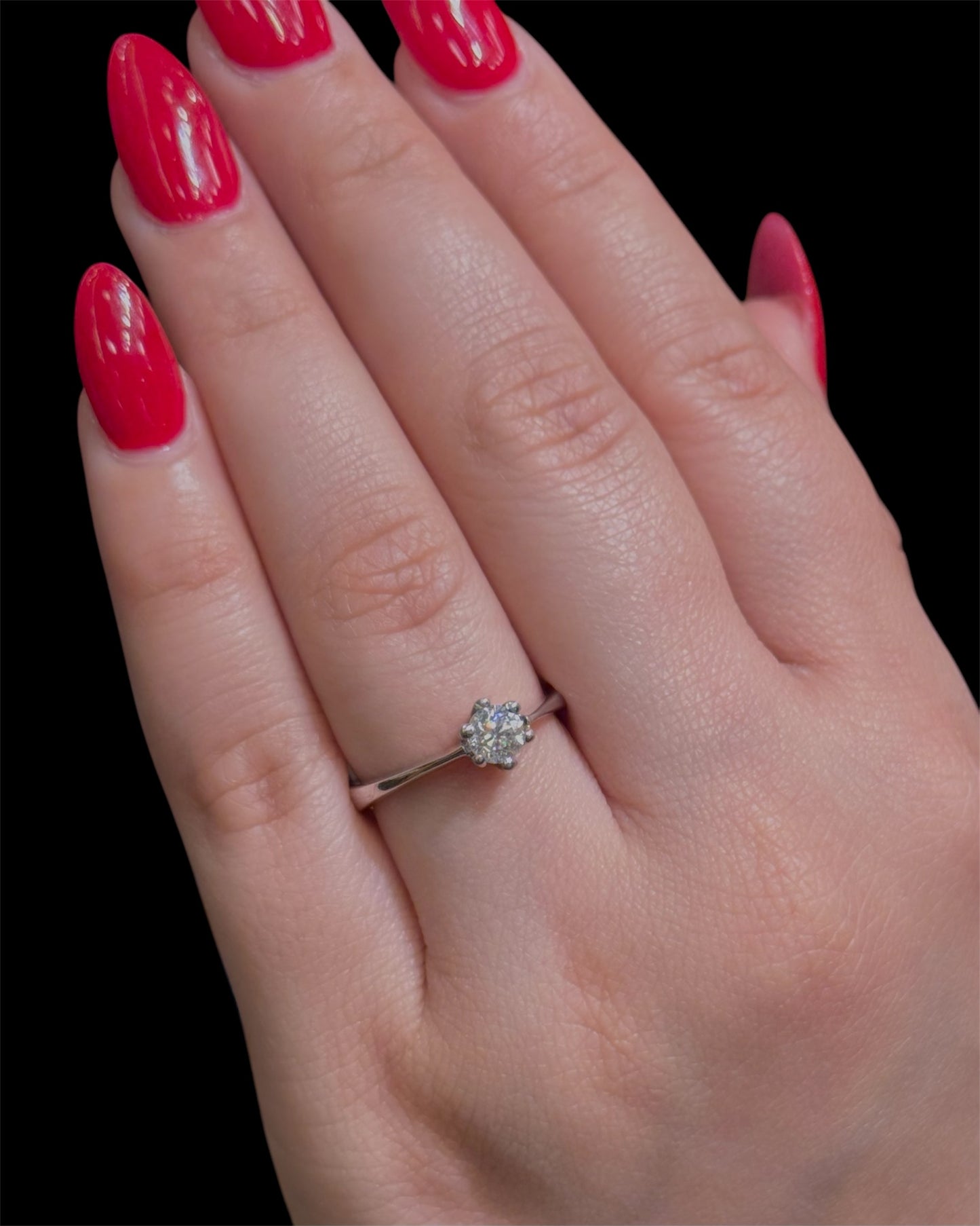 Natural Round Cut Diamond Ring DR78