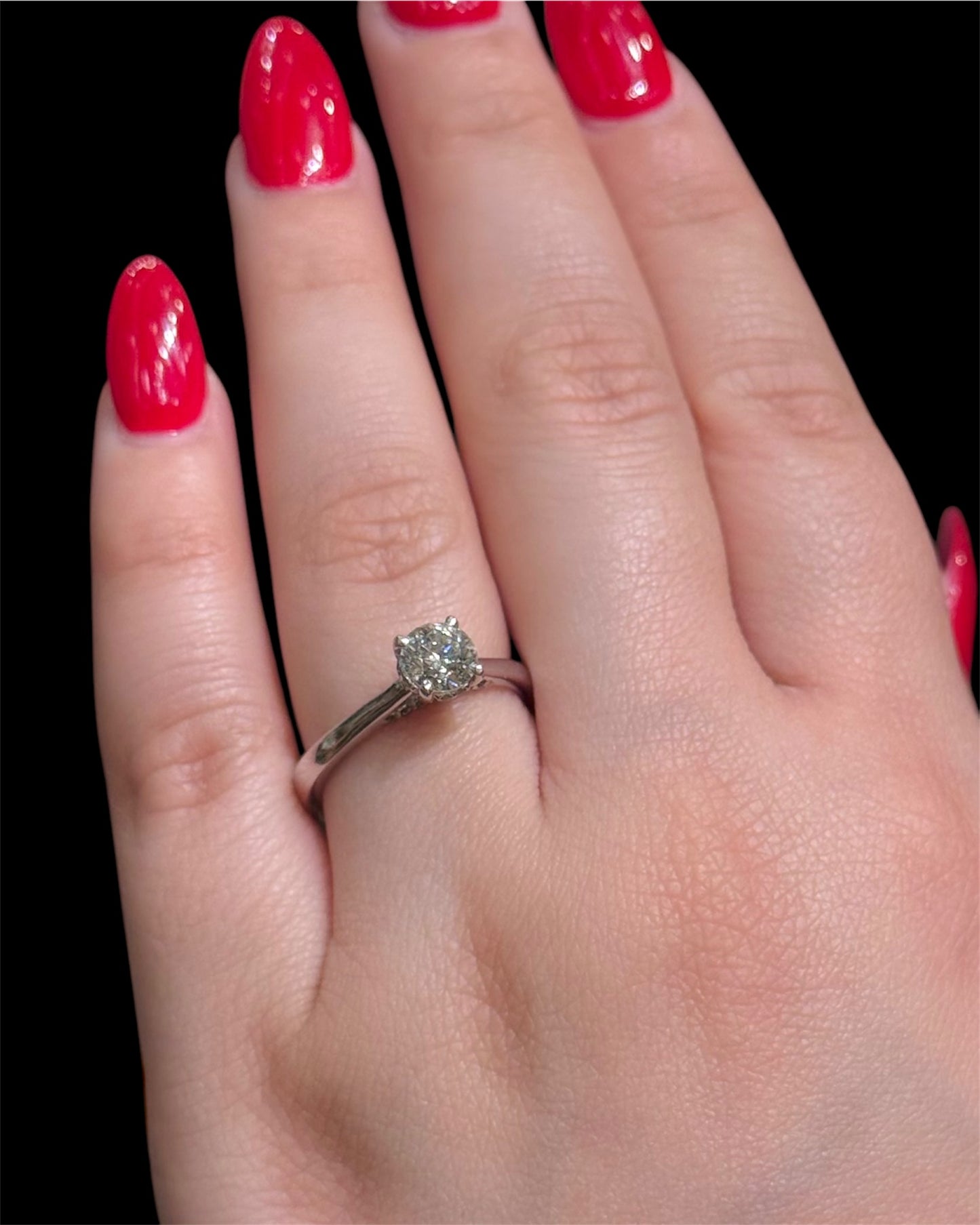 Natural Round Cut Diamond Ring DR57