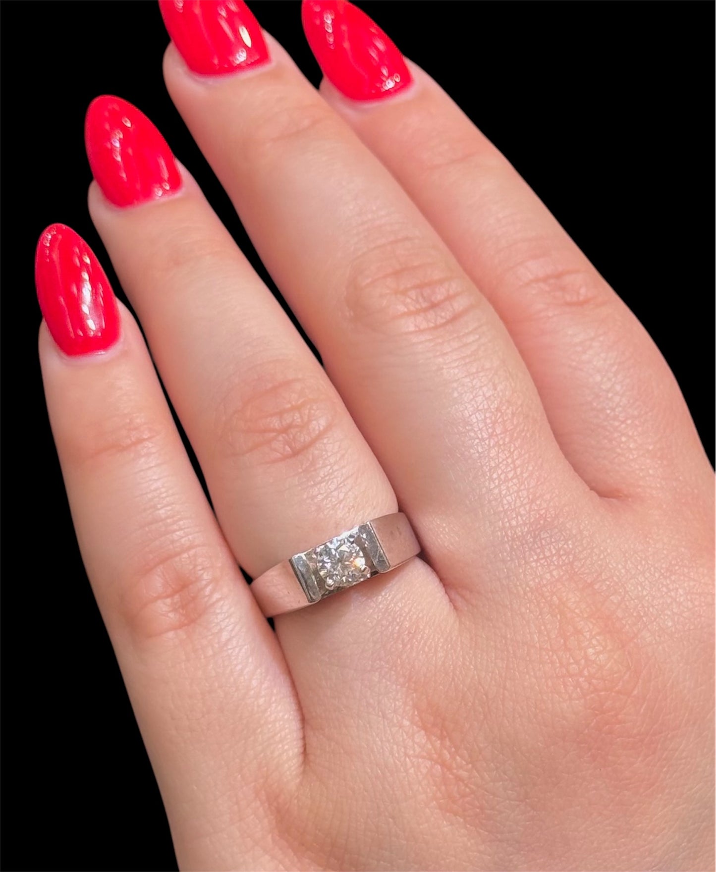Natural Round Cut Diamond  Ring DR65