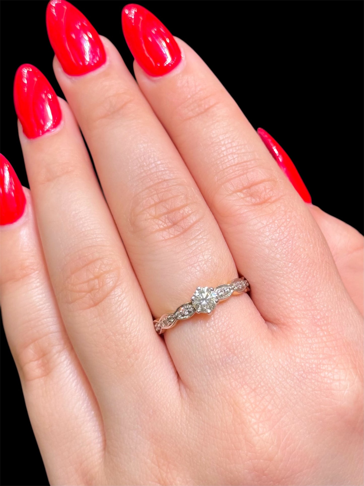 Natural Round Cut Diamond Ring DR53
