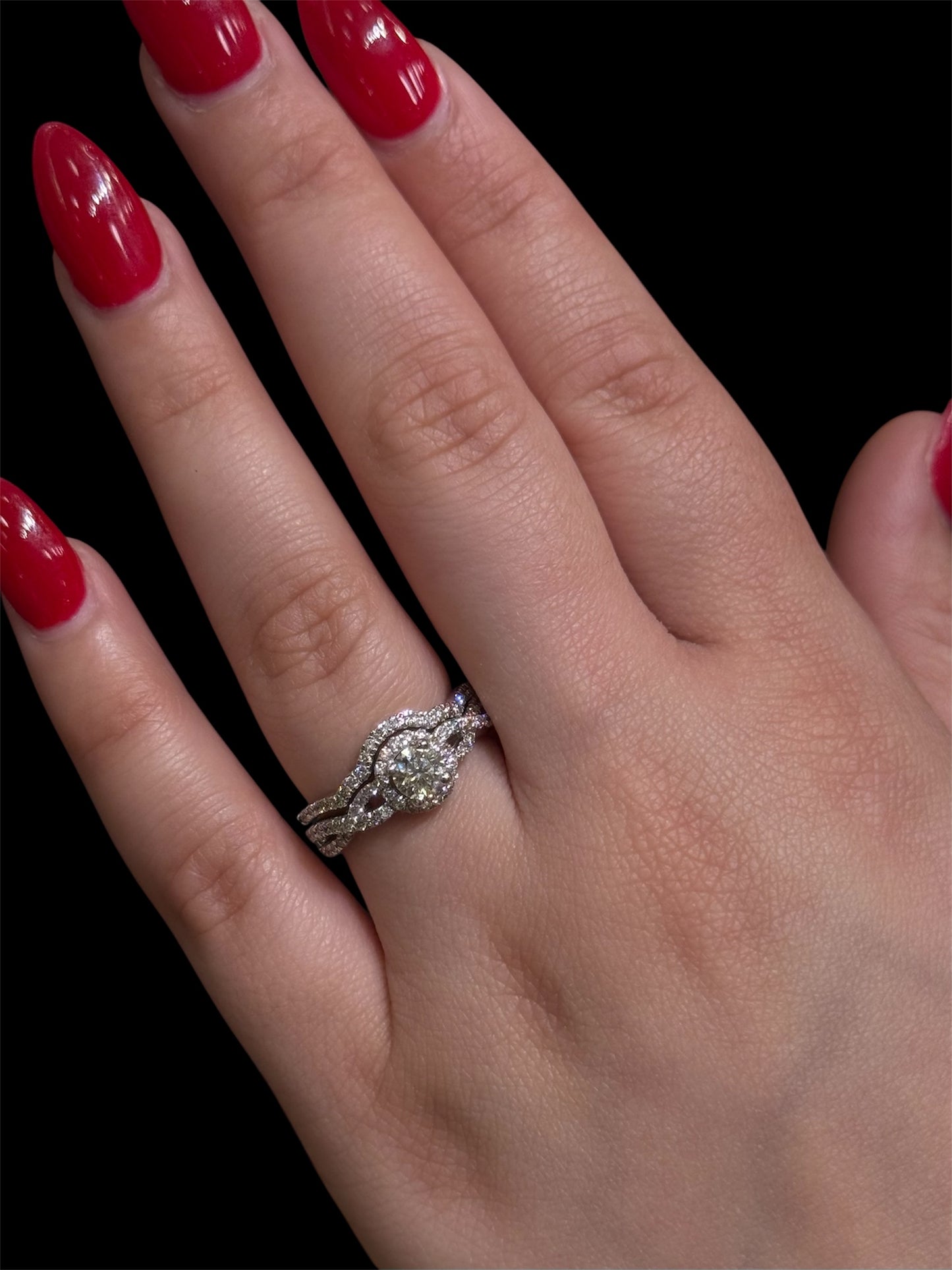 Natural Round Cut Diamond  Ring DR47