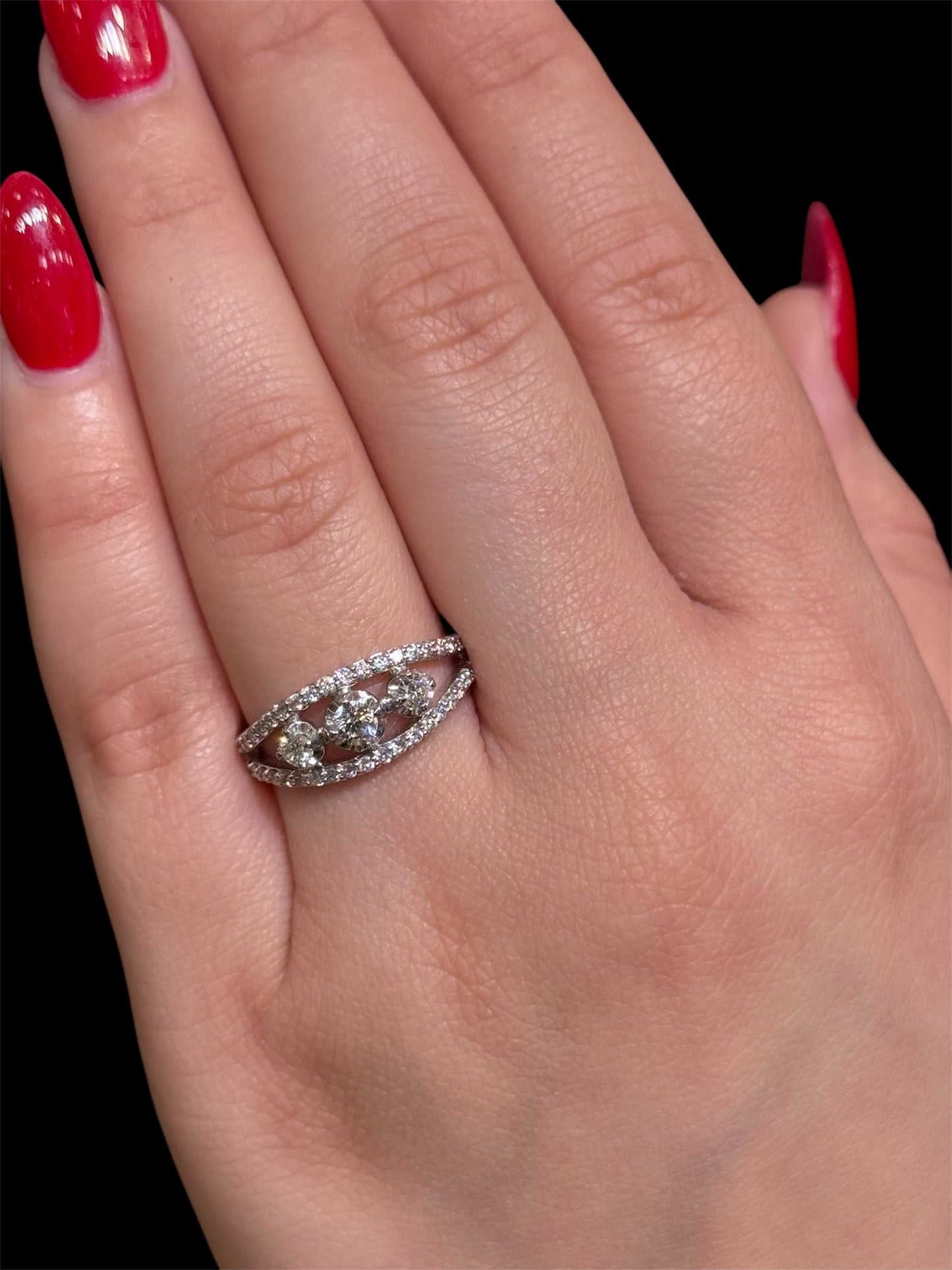 Natural Round Cut Diamond  Ring DR31
