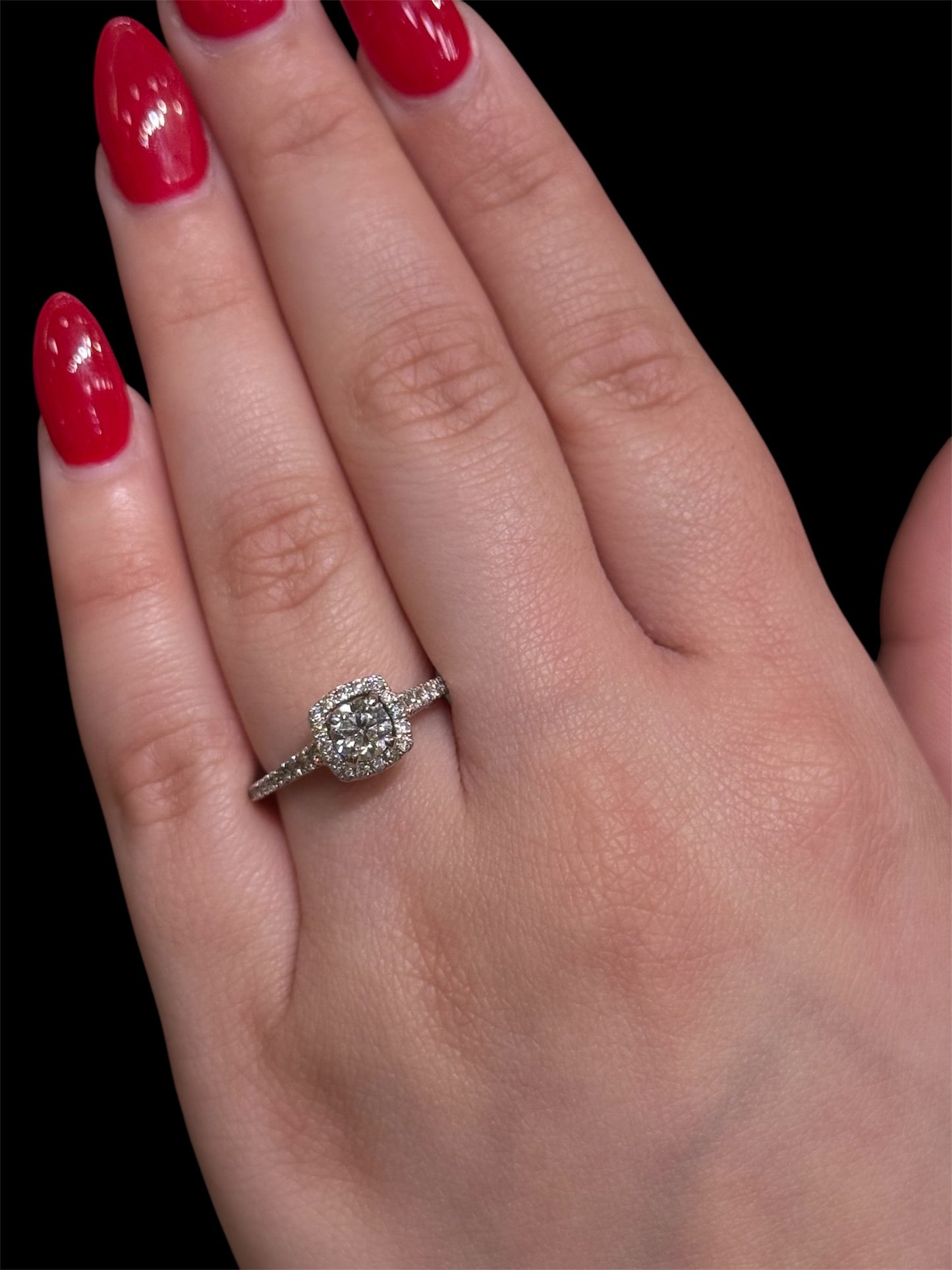 Natural Round Cut Diamond  Ring DR48