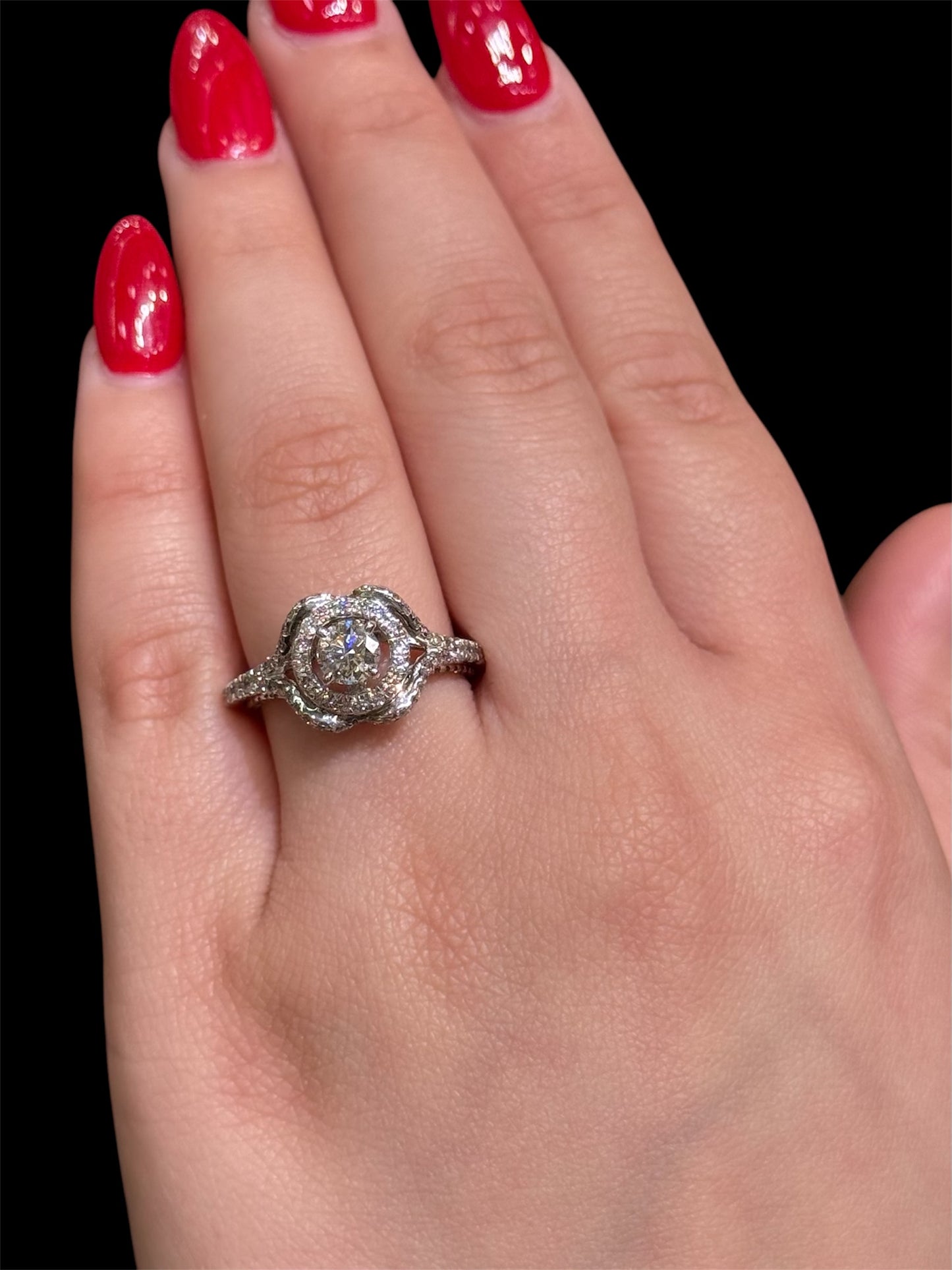 Natural Round Cut Diamond Ring DR46