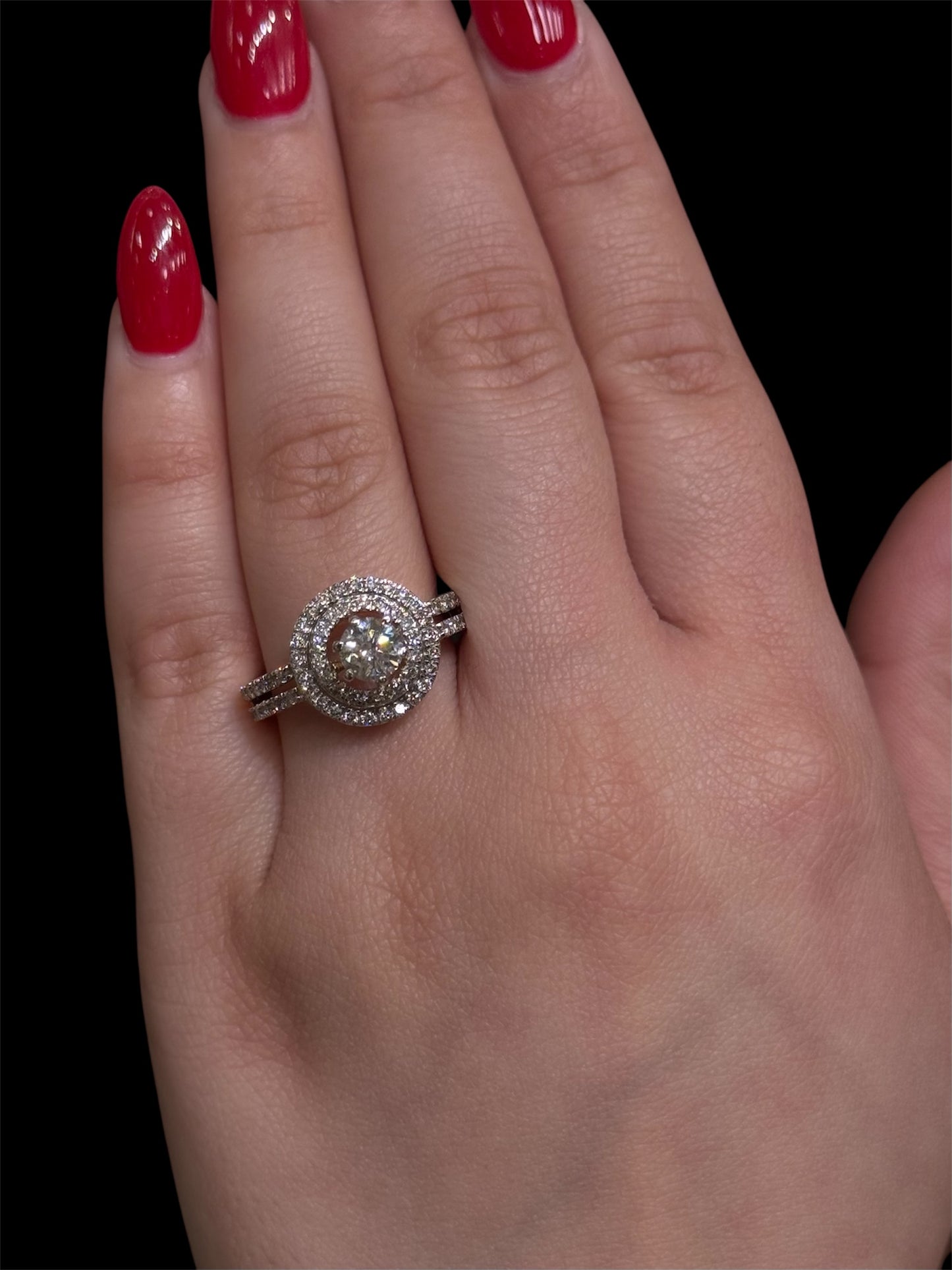 Natural Round Cut Diamond  Ring DR152