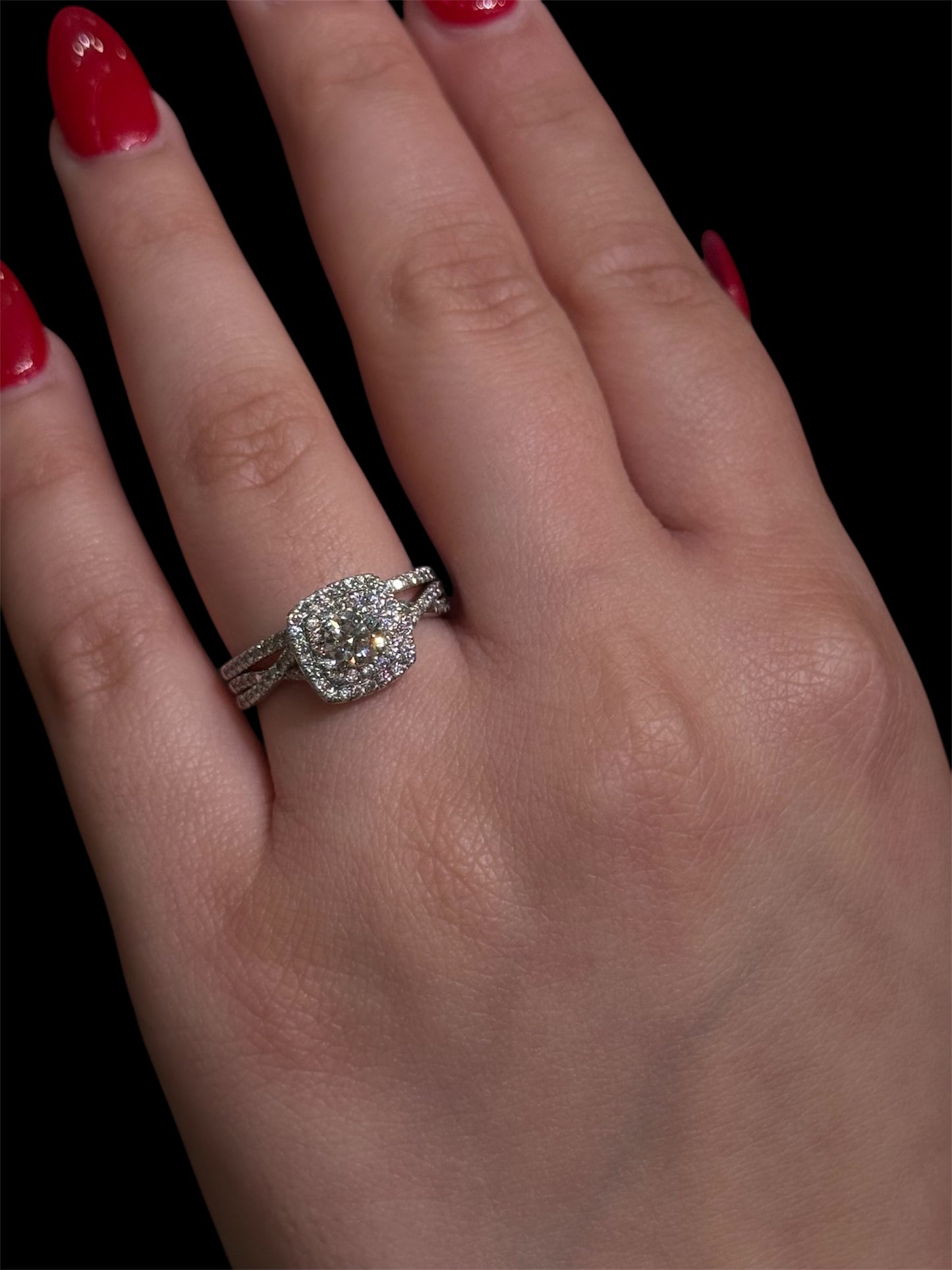 Natural Round Cut Diamond  Ring DR200