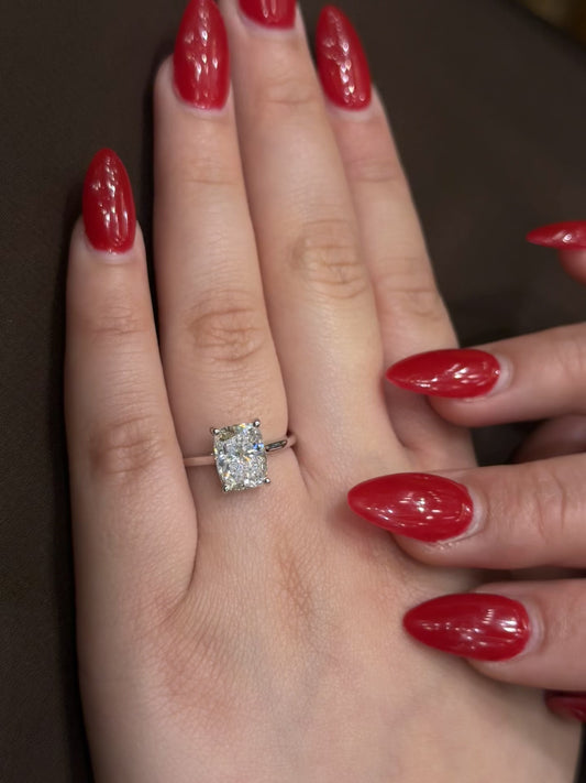 Elegant Cultured Diamond Ring LR57