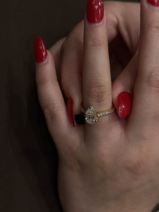 Elegant Cultured Diamond Ring LR38