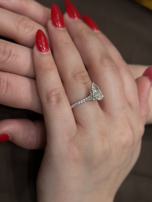 Elegant Cultured Diamond Ring LR43