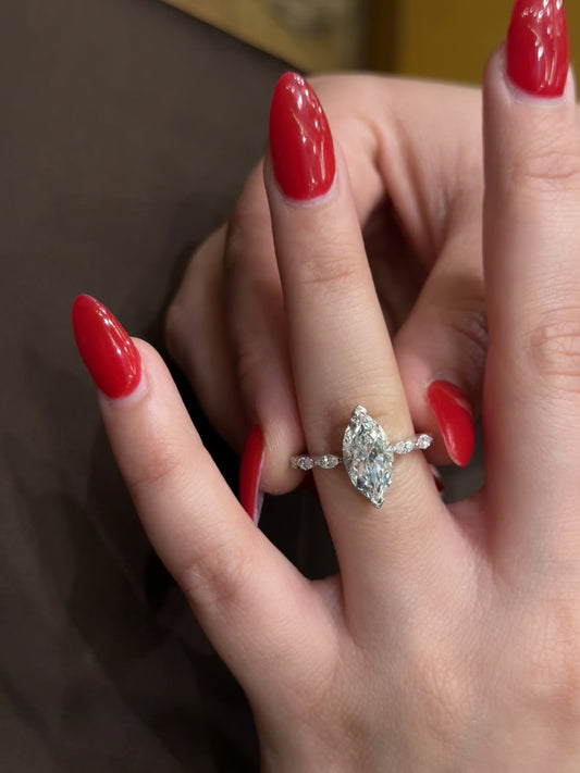 Elegant Cultured Diamond Ring LR44