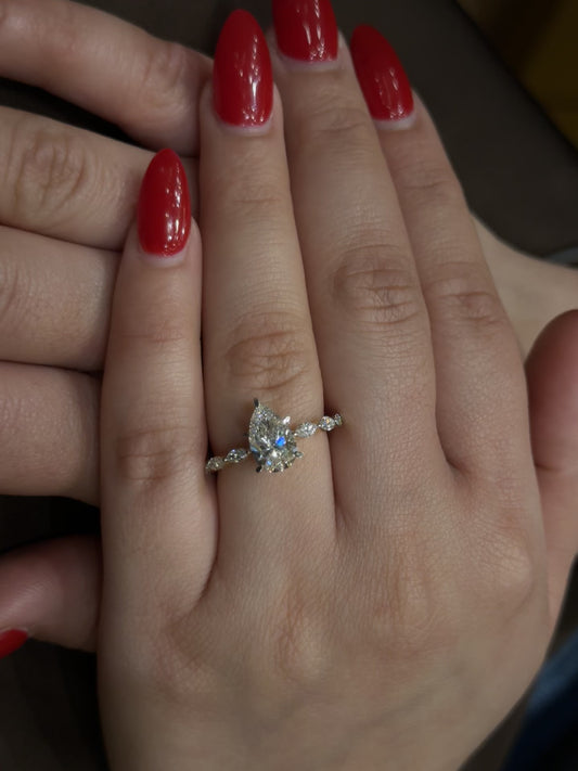 Elegant Cultured Diamond Ring LR55