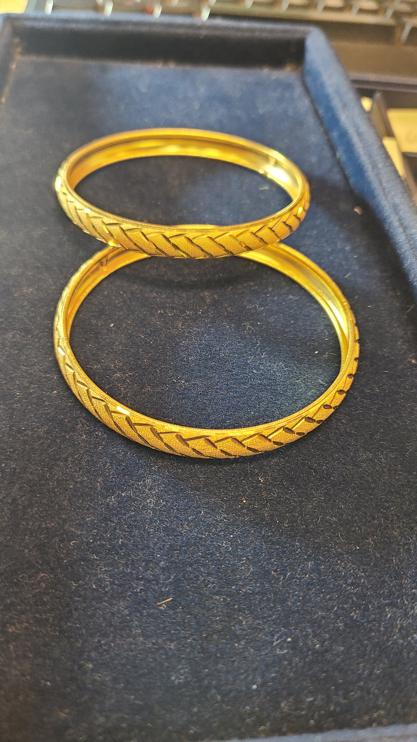 22k gold bangle sim 100