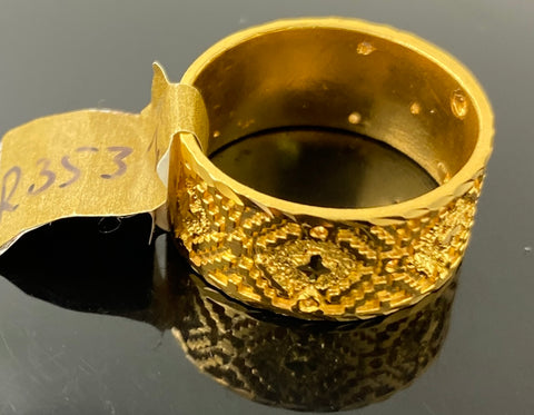 22k Solid Gold Elegant Unisex Geometric Pattern Band r3537 - Royal Dubai Jewellers