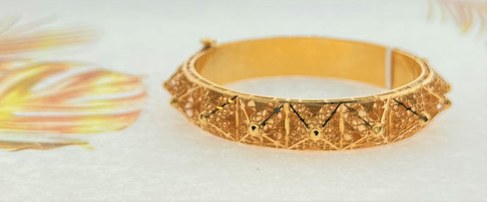 22k Solid Gold Elegant Pyramid Shape Mess Bangle b8402 - Royal Dubai Jewellers