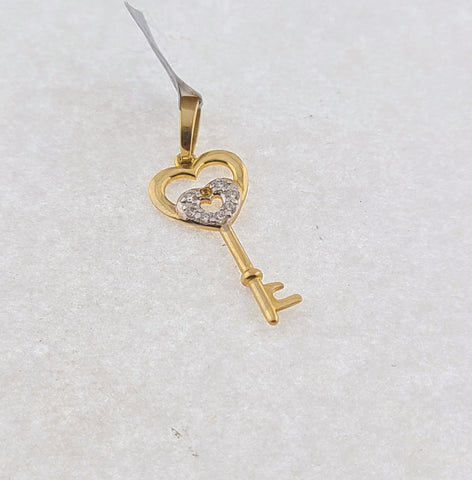 10K Solid Gold Key Pendant With Heart P5535 - Royal Dubai Jewellers