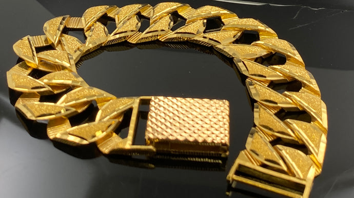 22k Bracelet Solid Gold Men's Curb Link Design with Shimmery Finish B610 - Royal Dubai Jewellers
