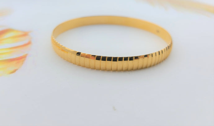 22k Solid Gold Elegant Simple Hight Polished Bangle b8151 - Royal Dubai Jewellers