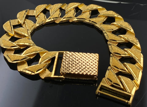 22k Bracelet Solid Gold Men's Curb Link Design with Shimmery Finish B610 - Royal Dubai Jewellers