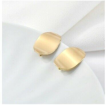 Solid Gold Ladies Jewelry Oval Shape Bend Design SE7 - Royal Dubai Jewellers
