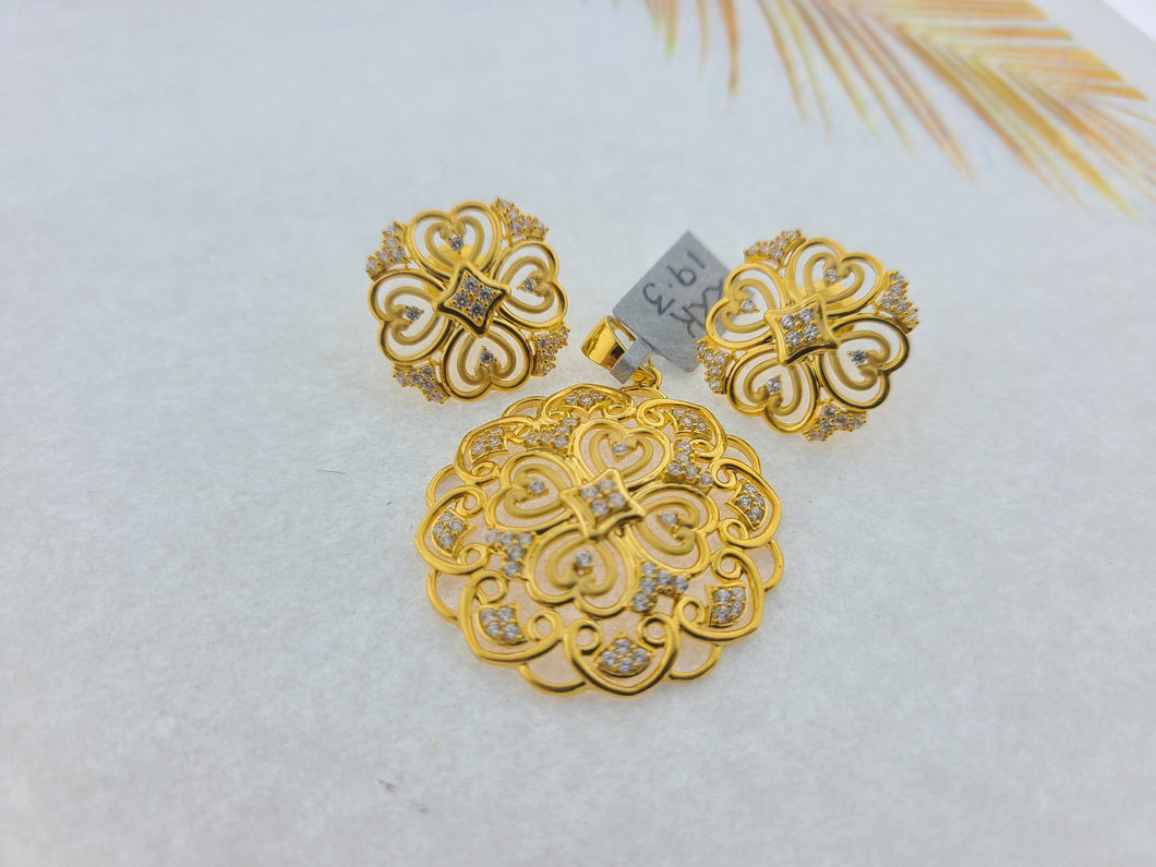 22K Solid Gold Floral Pendant Set P5589 - Royal Dubai Jewellers