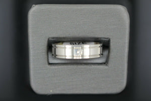 18k Solid Gold Elegant Ladies Modern Zirconia Shiny Finish Band Ring R9178m - Royal Dubai Jewellers