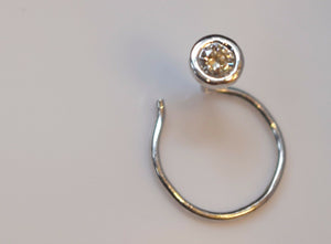 Authentic 18K White Gold Nose Pin Ring Round-Cut-Diamond VS2 n087 - Royal Dubai Jewellers