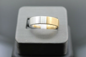 18k Solid Gold Elegant Ladies Modern Shiny Finish Band Ring R9458m - Royal Dubai Jewellers